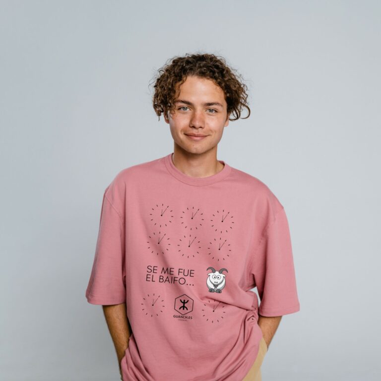 pink t-shirt man